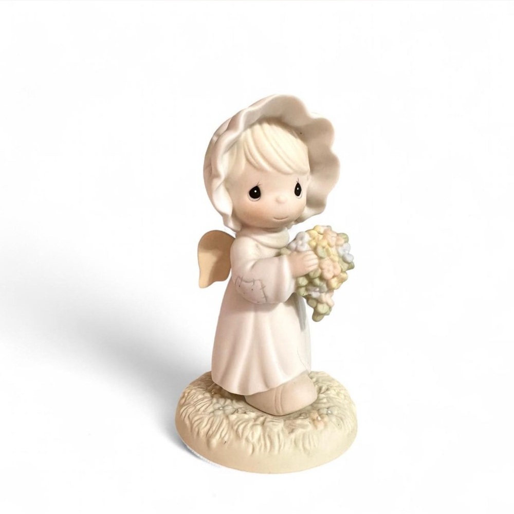 Precious Moments “A Bouquet From God’s Garden of Love” – 1996 Angel Figurine